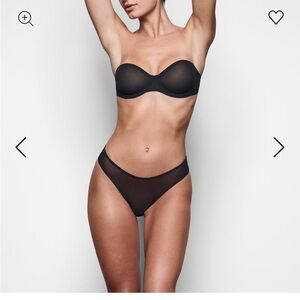 SKIMS Black Strapless Bra